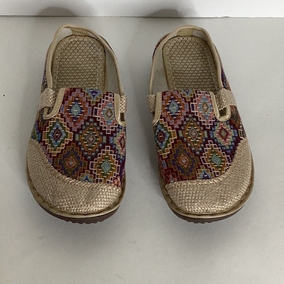 Women's Geometric Pattern Flat Casual Slip On Light Wt Shoe Size 40 (US 9/9.5) - Picture 5 of 14